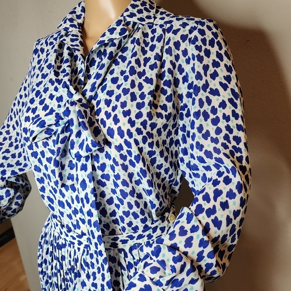 Vintage Givenchy 2-Peice skirt and blouse set.  Blue green white.  Size 6/8. - Picture 2 of 16